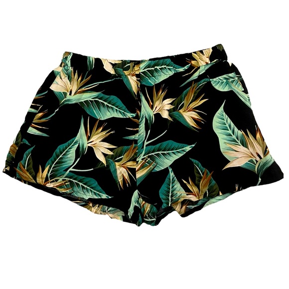 SHEIN Pants - Tropical Beach‎ Shorts